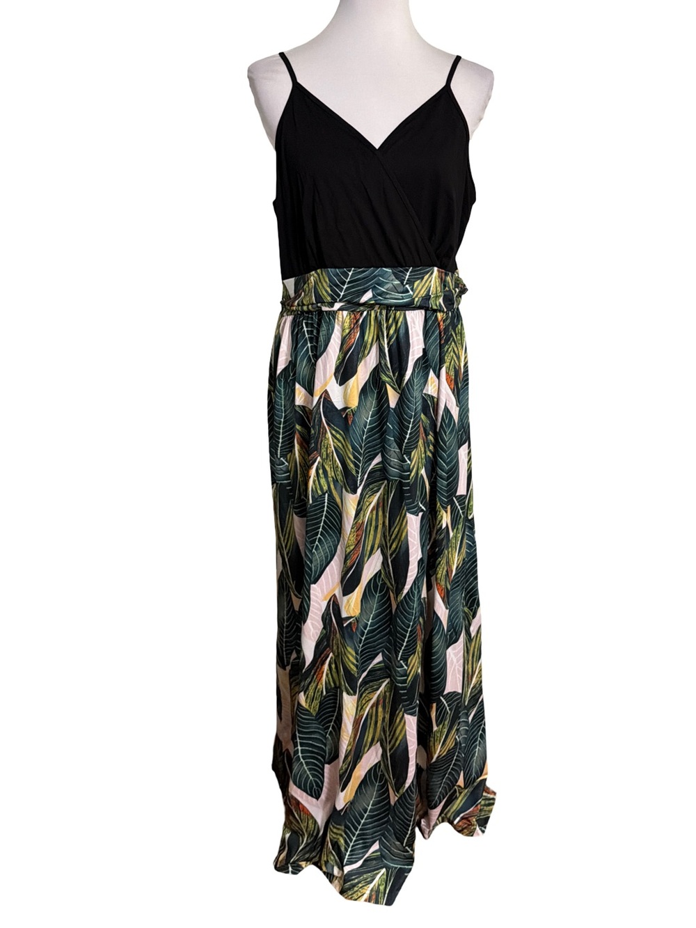 Shows Tropical Leaf Print Maxi Dress Black V-Neck Bodice